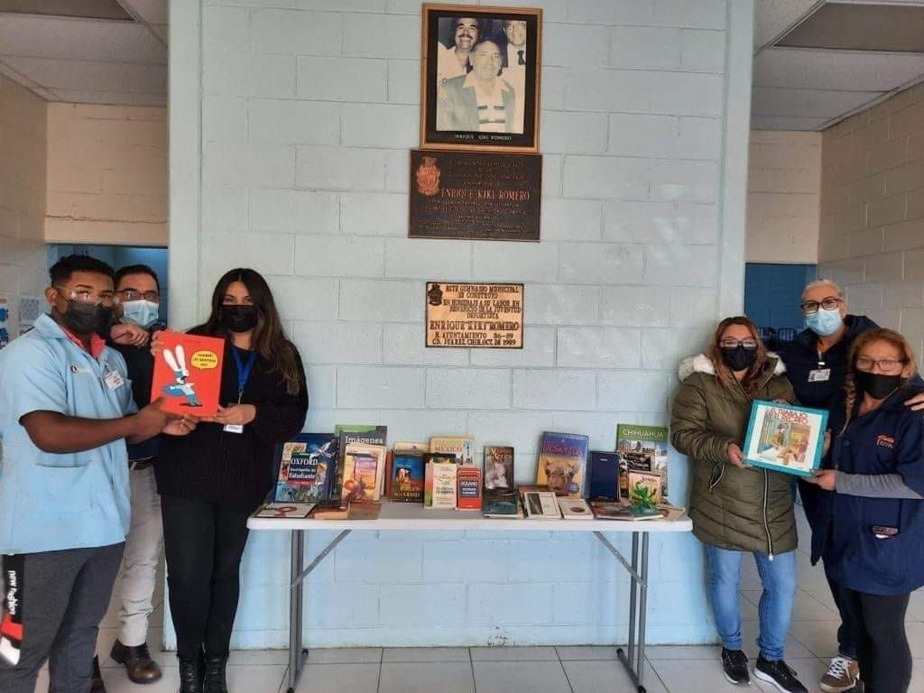 Empresa maquiladora en Ciudad Juárez dona 200 libros para la creación de la biblioteca para migrantes