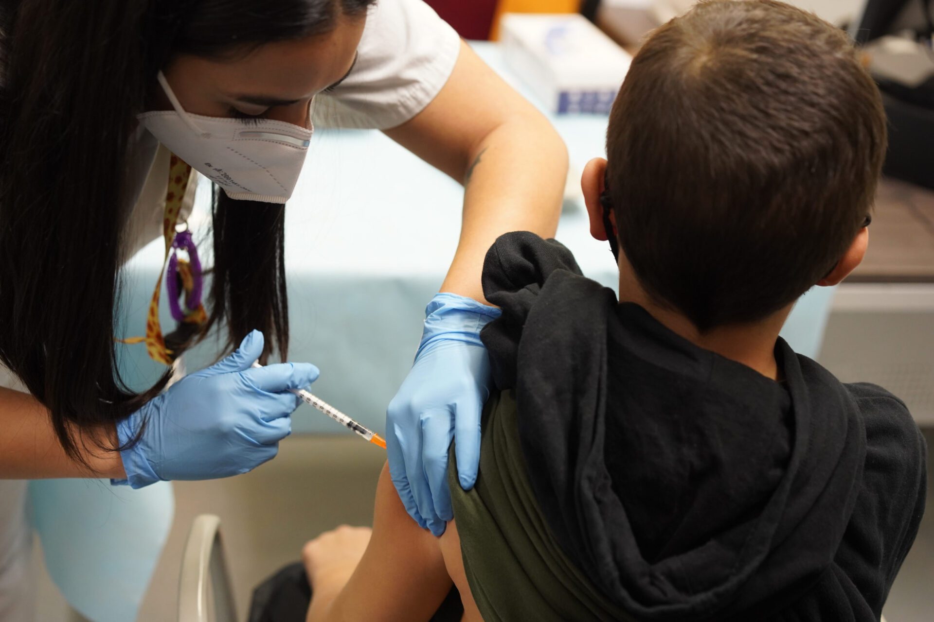 La FDA autoriza que niños de 5 a 11 años reciban vacuna de refuerzo contra el covid-19