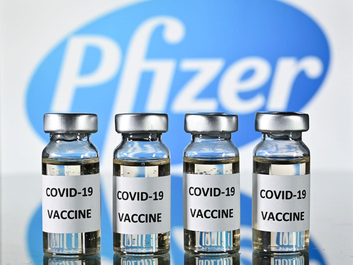 Pfizer informa que 3 dosis de su vacuna aumentan protección vs. COVID en menores de 5 años