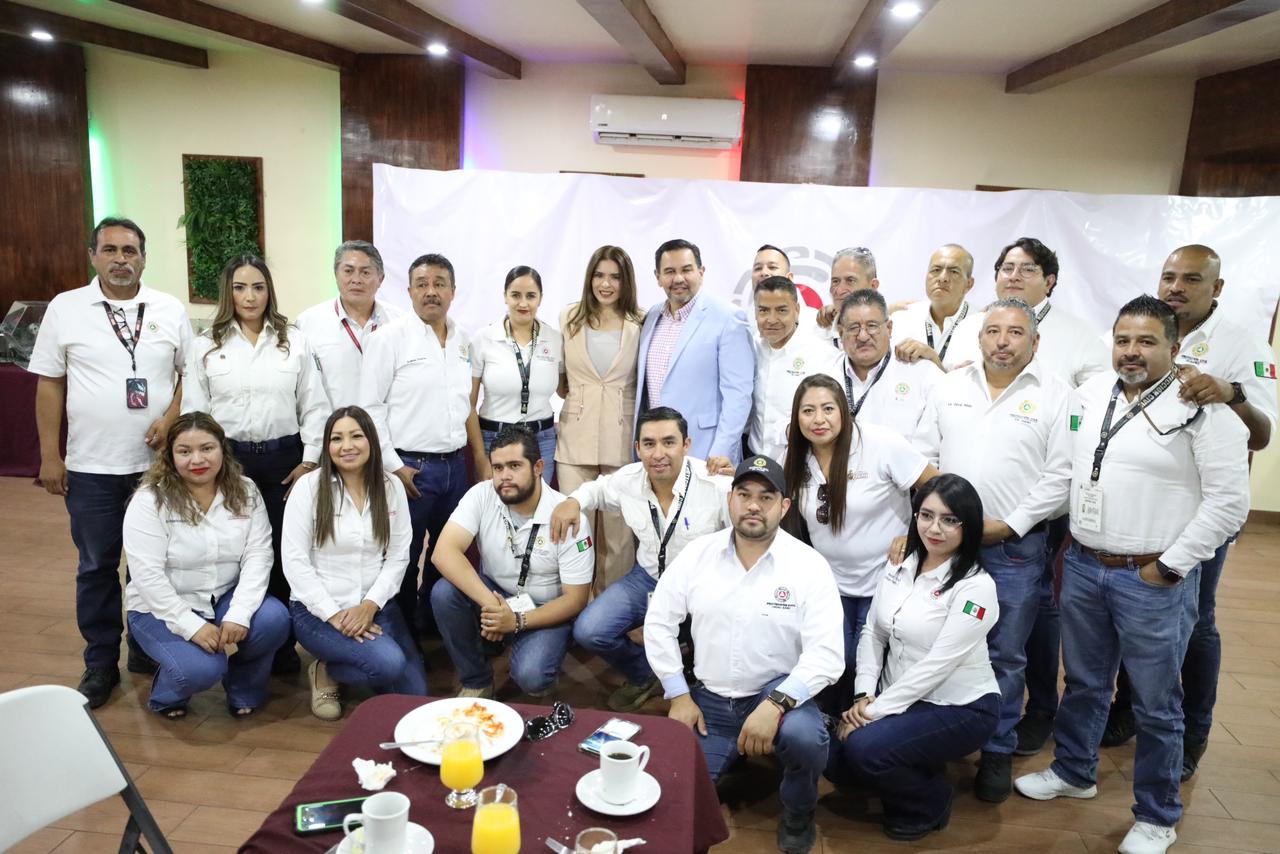 Equipa Cruz Pérez Cuellar con 10 unidades a inspectores de Protección Civil