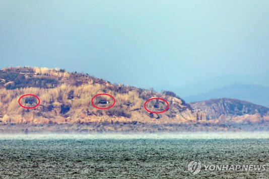 Apertura de las troneras de artillería de Corea del Norte
