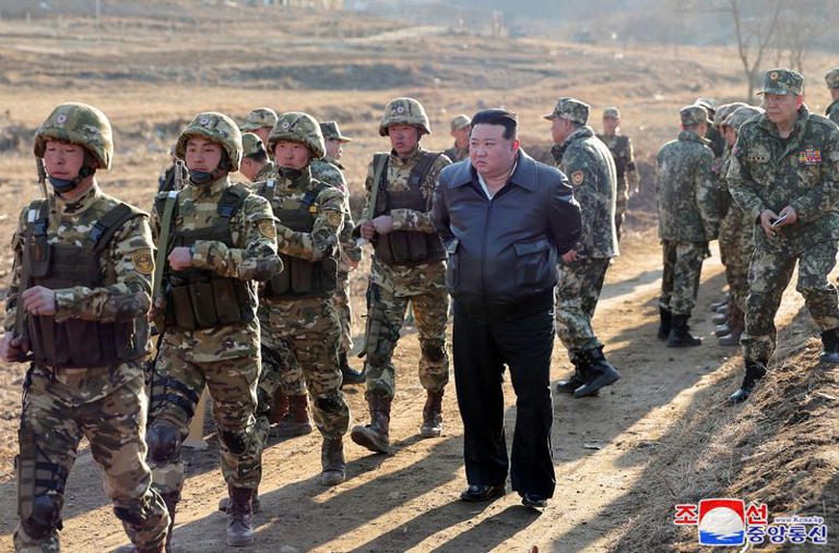Líder norcoreano Kim Jong Un ordena reforzar preparativos bélicos