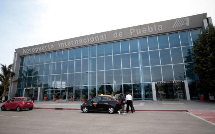 Volcán Popocatépetl obliga a suspender operaciones en aeropuerto de Puebla otra vez