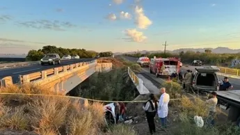 Se accidenta camioneta en la que iba una familia rumbo a fiesta en Sinaloa; todos murieron