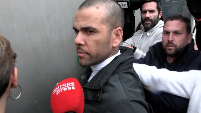 Dani Alves sale de la prisión tras el pago de la fianza